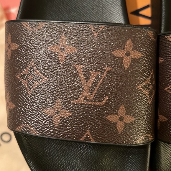 LOUIS VUITTON MEN SLIDES - Picture 5 of 13
